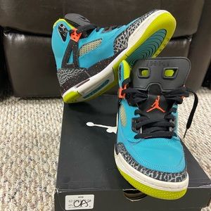 Kid size 7 air Jordan